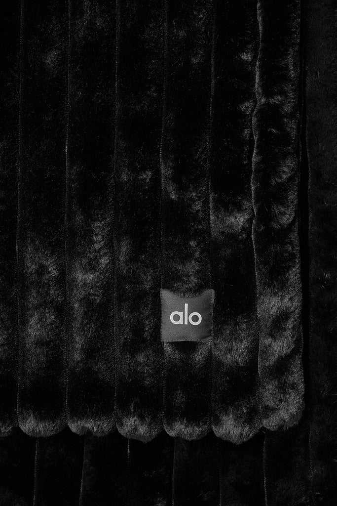 Blanket Alo Yoga Faux Fur Černé | KXMFSRL-05