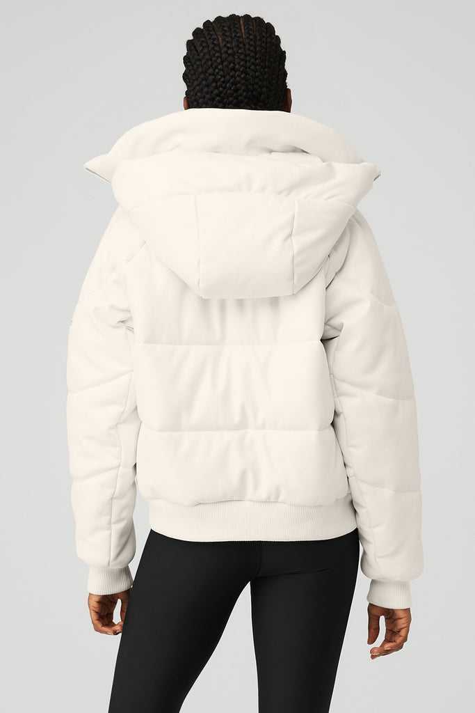 Bunda Puffer Alo Yoga Faux Læder Boss Puffer Bílé | ABIVFDK-29