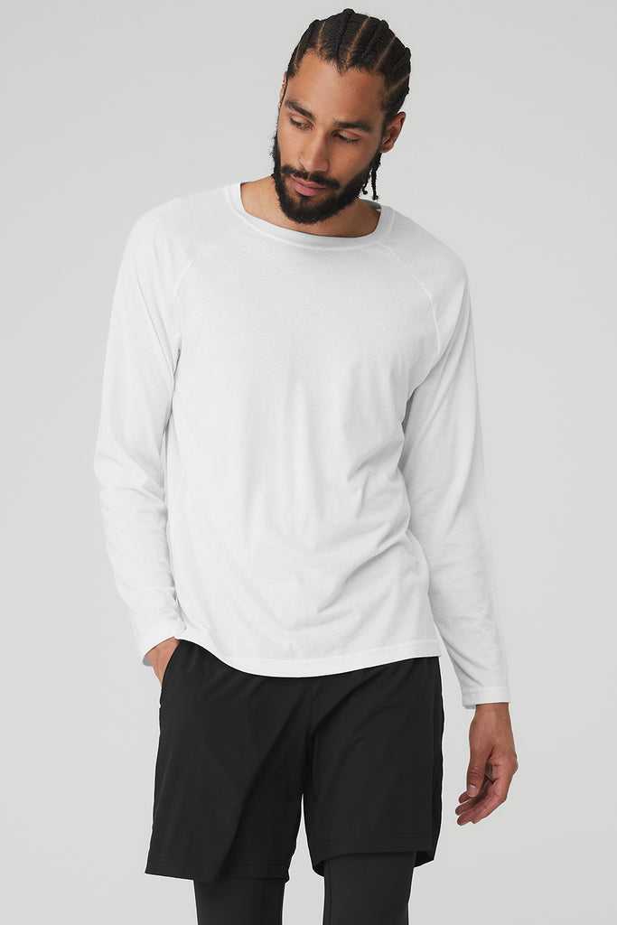 Long Sleeve Alo Yoga Triumph Tee Bílé | SIXMJPV-14