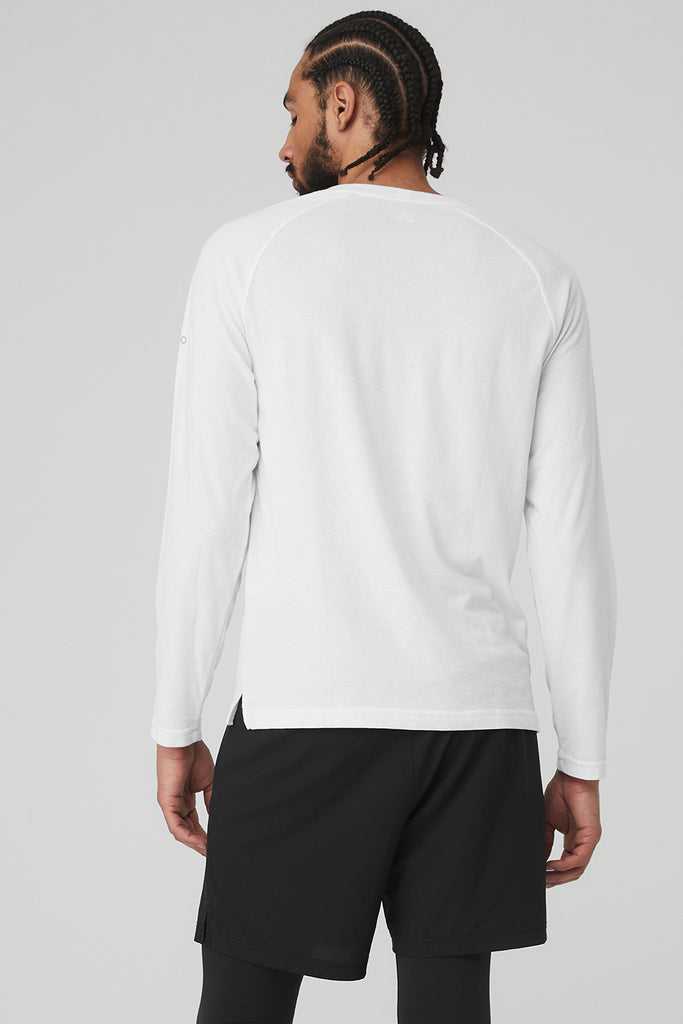 Long Sleeve Alo Yoga Triumph Tee Bílé | SIXMJPV-14