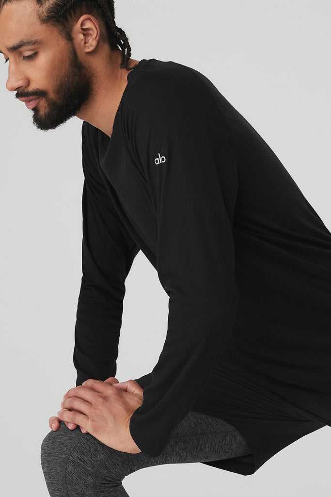 Long Sleeve Alo Yoga Triumph Tee Černé | DRFQGAW-05