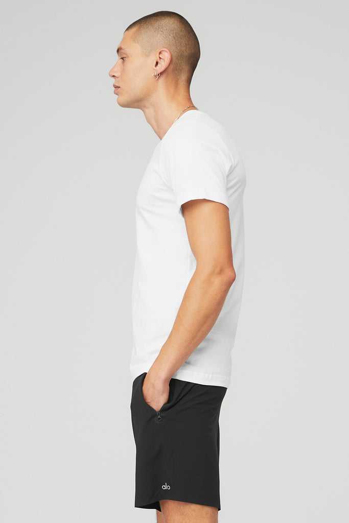 Short Sleeve Alo Yoga The Triumph V-Neck Tee Bílé | GMZUVRB-73