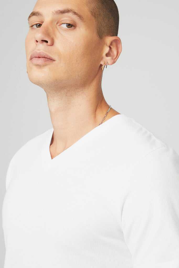 Short Sleeve Alo Yoga The Triumph V-Neck Tee Bílé | GMZUVRB-73
