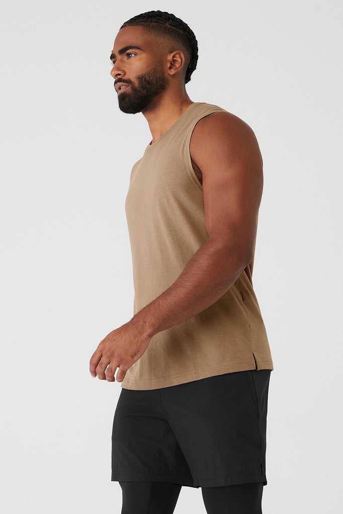 Tílko Alo Yoga The Triumph Muscle Hnědožlutý | INQCMXK-90