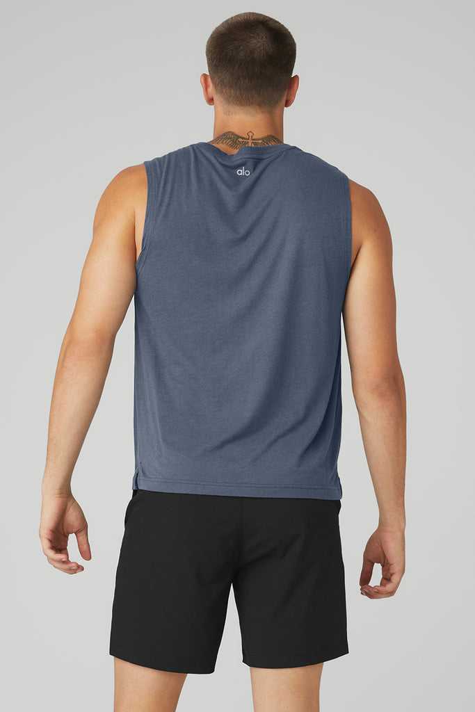 Tílko Alo Yoga The Triumph Muscle Tmavě Blankyt Blankyt | BIJKQMN-87