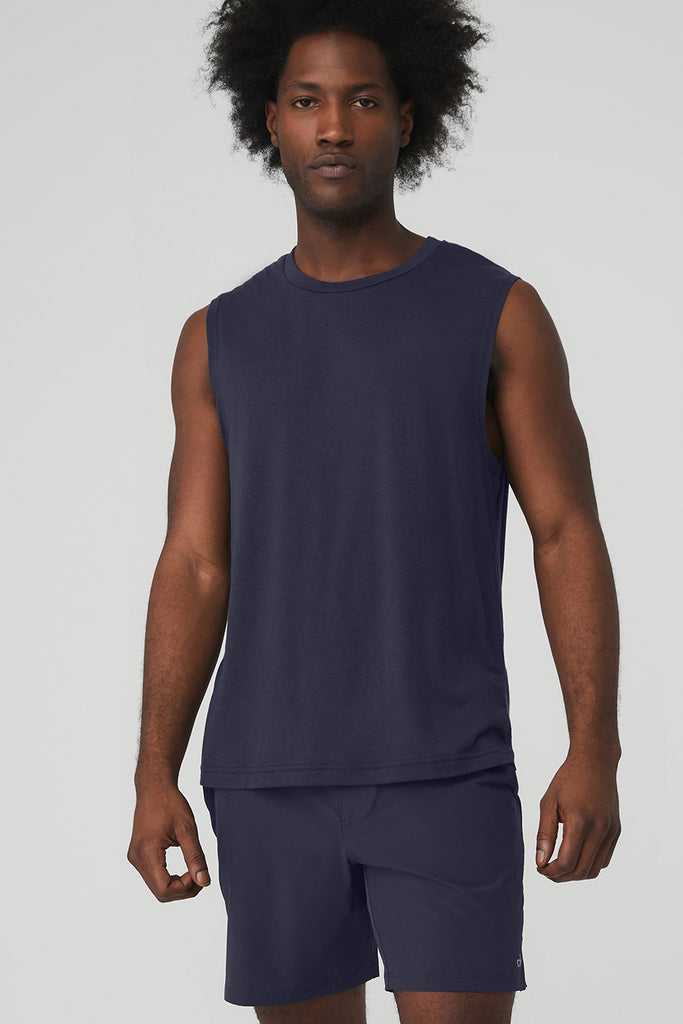 Tílko Alo Yoga The Triumph Muscle Tmavě Blankyt | MXTPINV-61