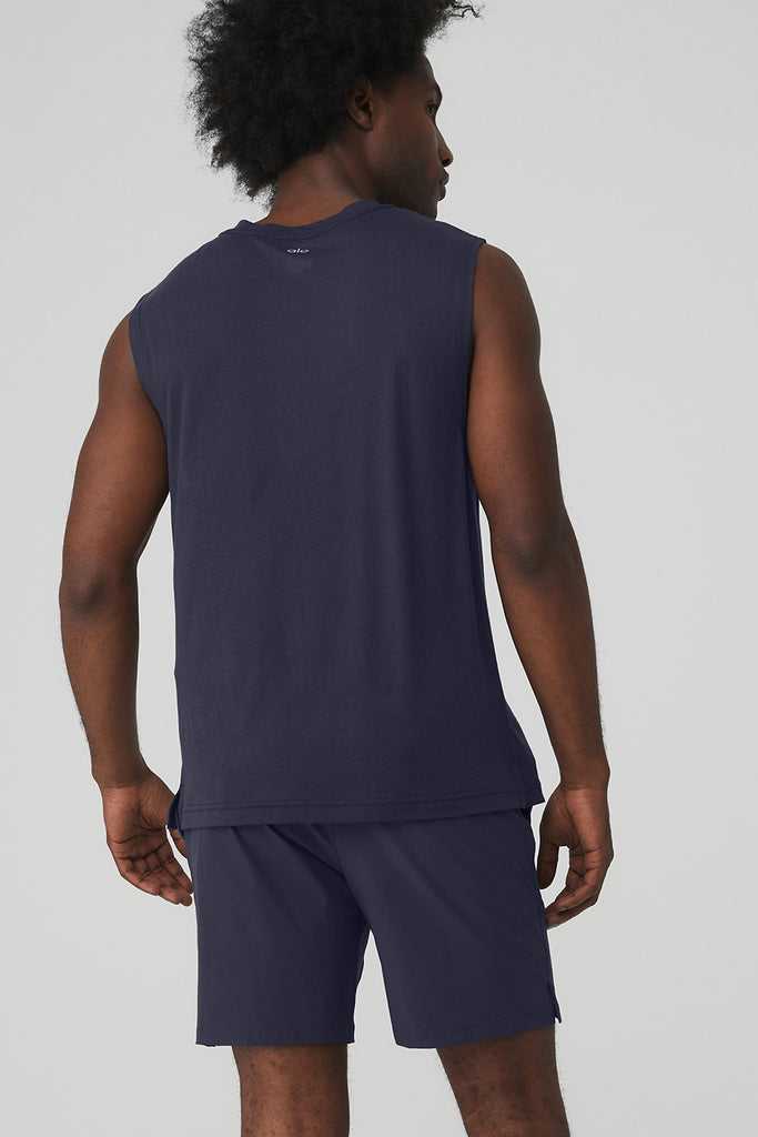 Tílko Alo Yoga The Triumph Muscle Tmavě Blankyt | MXTPINV-61